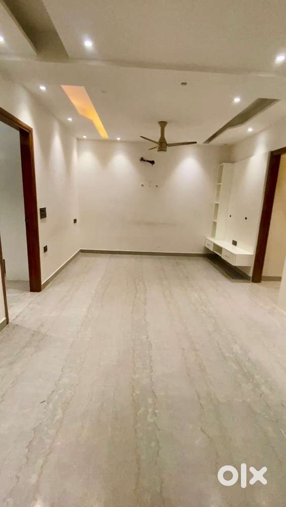 Rohini Good Location Posh area Brand new 150gaz lift parking 4+1bhk