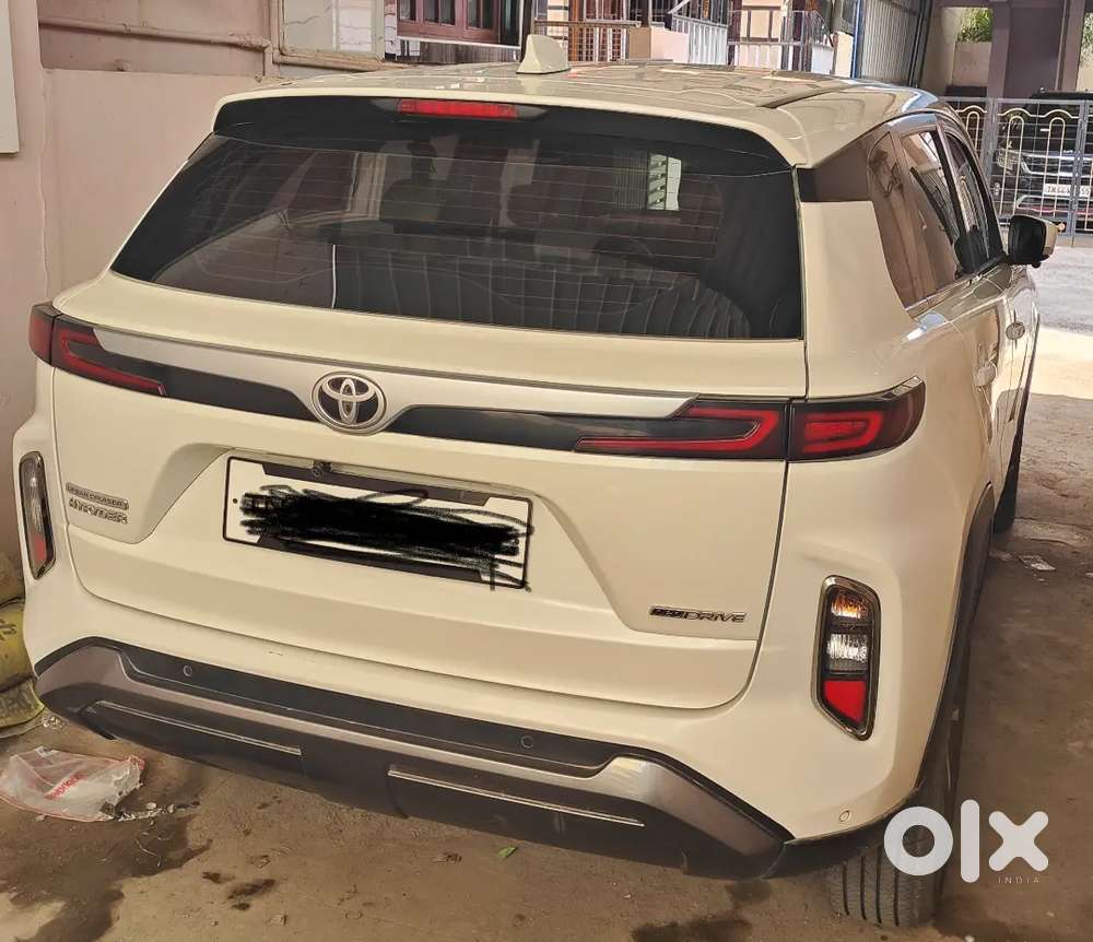 Well Maintained Car With Top Model Accessories Added Along With It..