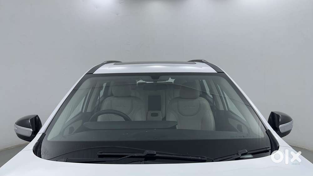 Mahindra Xuv700 2.0 Ax 5 Petrol Mt 7 Str, 2022, Petrol