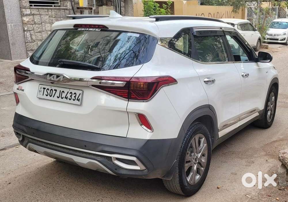 Kia Seltos White Htx + Petrol Car 2022