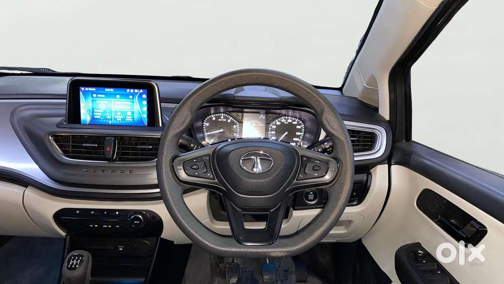 Tata Altroz 1.2 Xt, 2022, Petrol