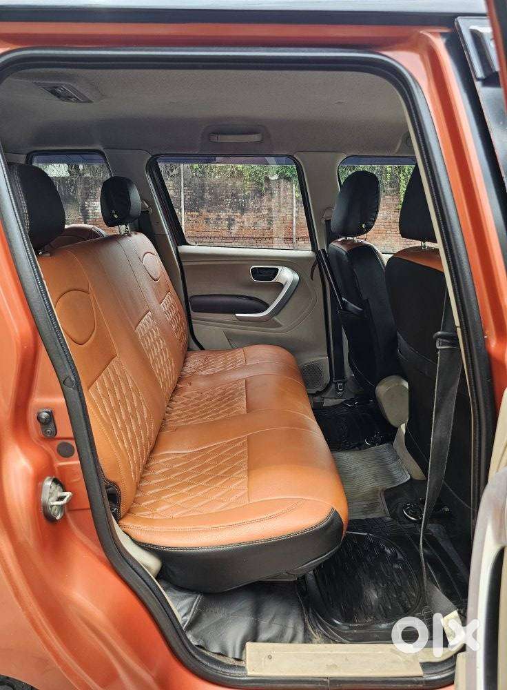 Mahindra Tuv 300 Mhawk100 T8 Dual Tone, 2017, Diesel