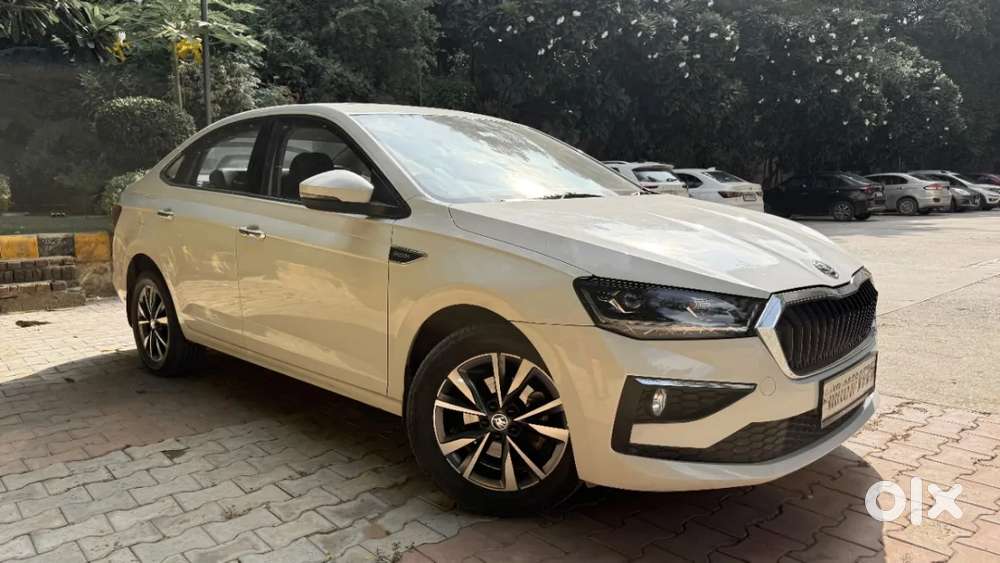 Skoda Slavia Ambition 1.0l Tsi At, 2022, Petrol