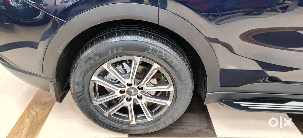 Mahindra Xuv700 2.0 Ax 7 Petrol At Str, 2023, Petrol