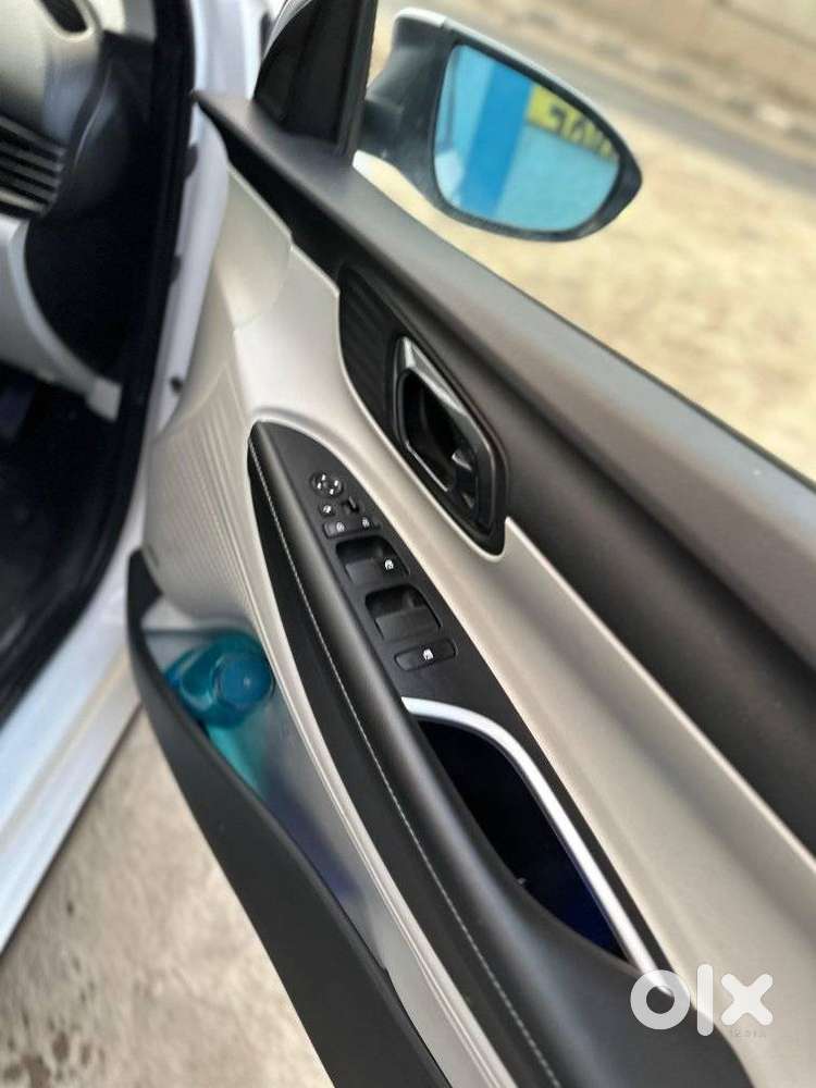 Hyundai New I20 1.2 Asta (o) Mt, 2024, Cng & Hybrids