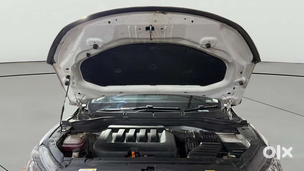 Mahindra Xuv700 2.0 Mx Petrol Mt 5 Str, 2023, Petrol