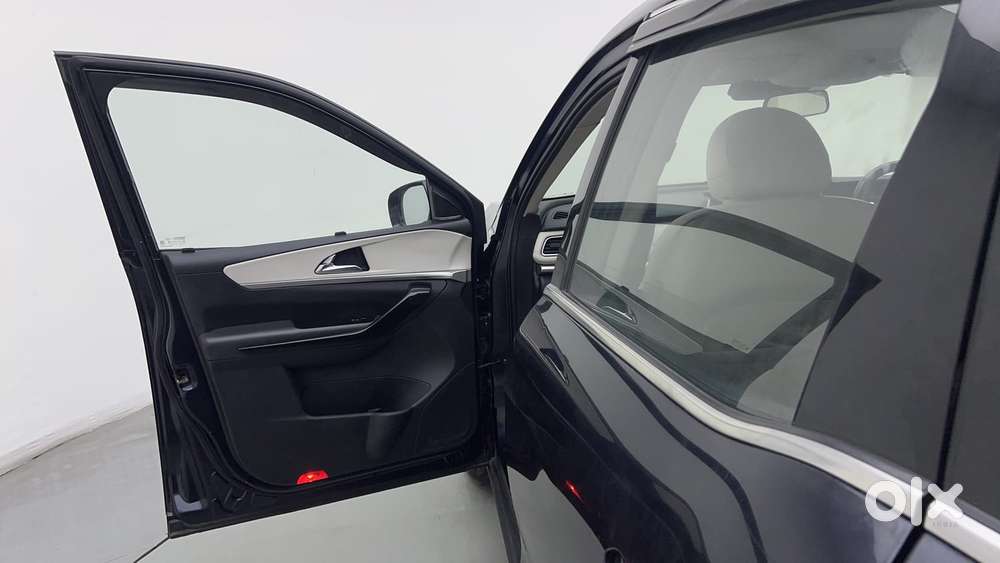 Mahindra Xuv700 2.2 Ax 7 Diesel At Luxury Pack Str, 2022, Diesel