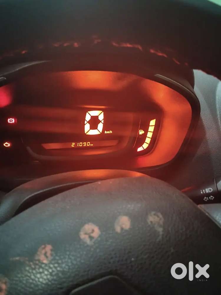 Renault Kwid 1000cc White, 21k