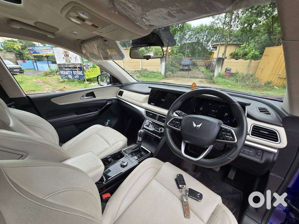 Mahindra Xuv700 2.2 Ax 7 Diesel At Luxury Pack Str Awd, 2023, Diesel