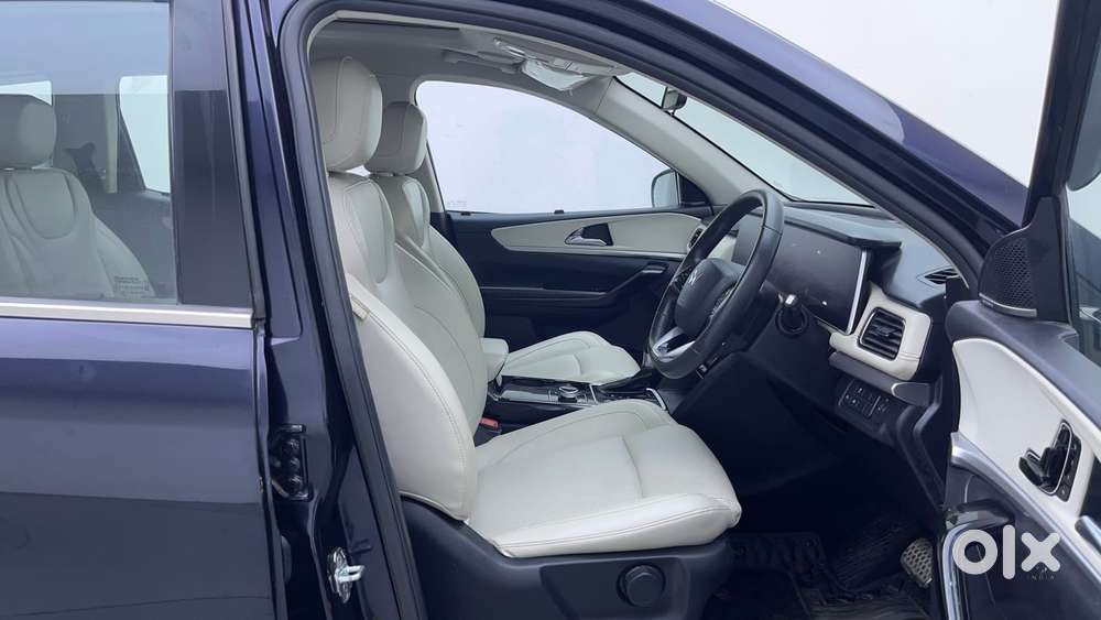 Mahindra Xuv700 2.0 Ax 7 Petrol At Luxury Pack Str, 2024, Petrol