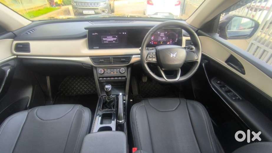 Mahindra Xuv700 2.0 Ax 5 Petrol Mt 7 Str, 2022, Petrol