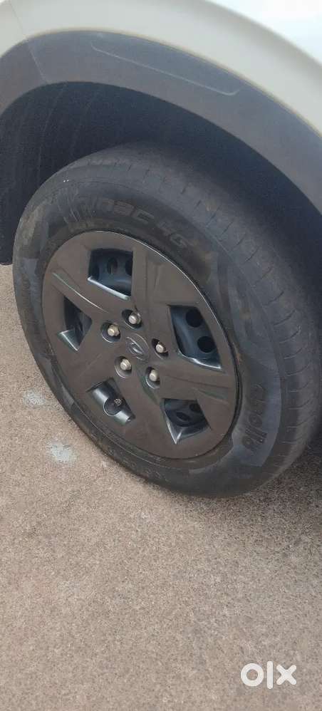 Hyundai Venue Petrol Manual 2024