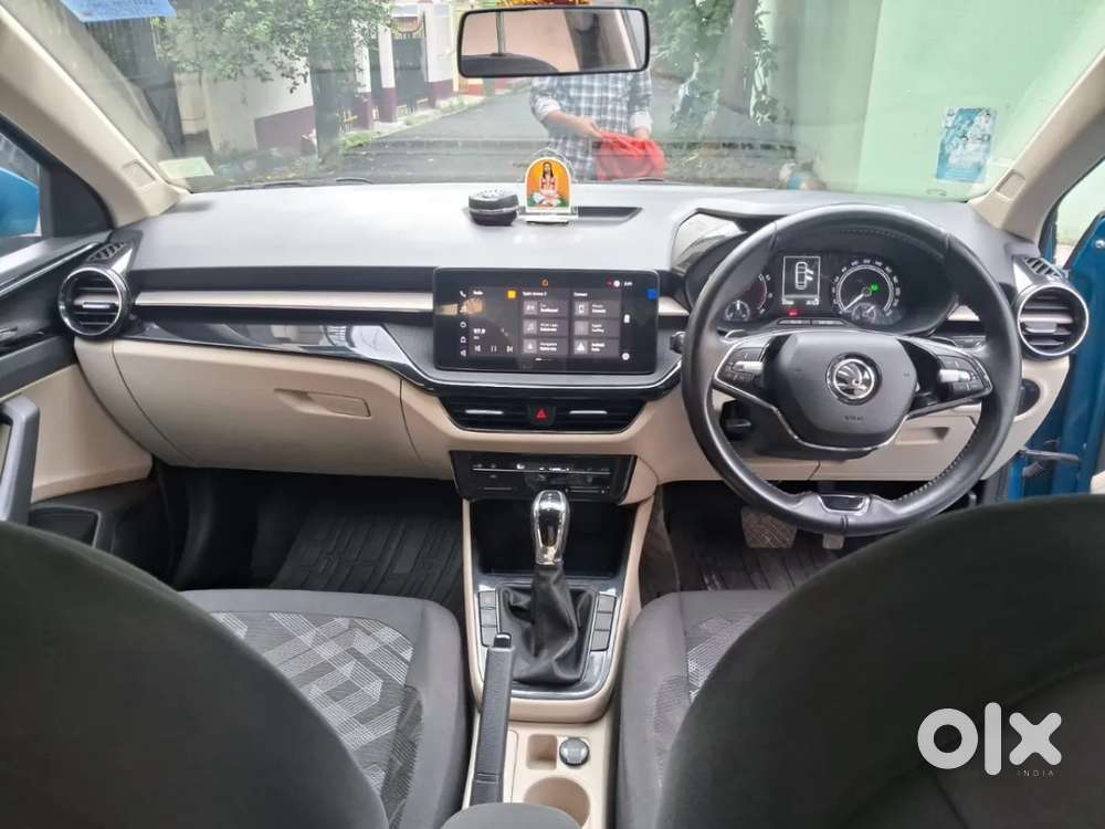 Skoda Slavia Ambition 1.0l Tsi At, 2022, Petrol