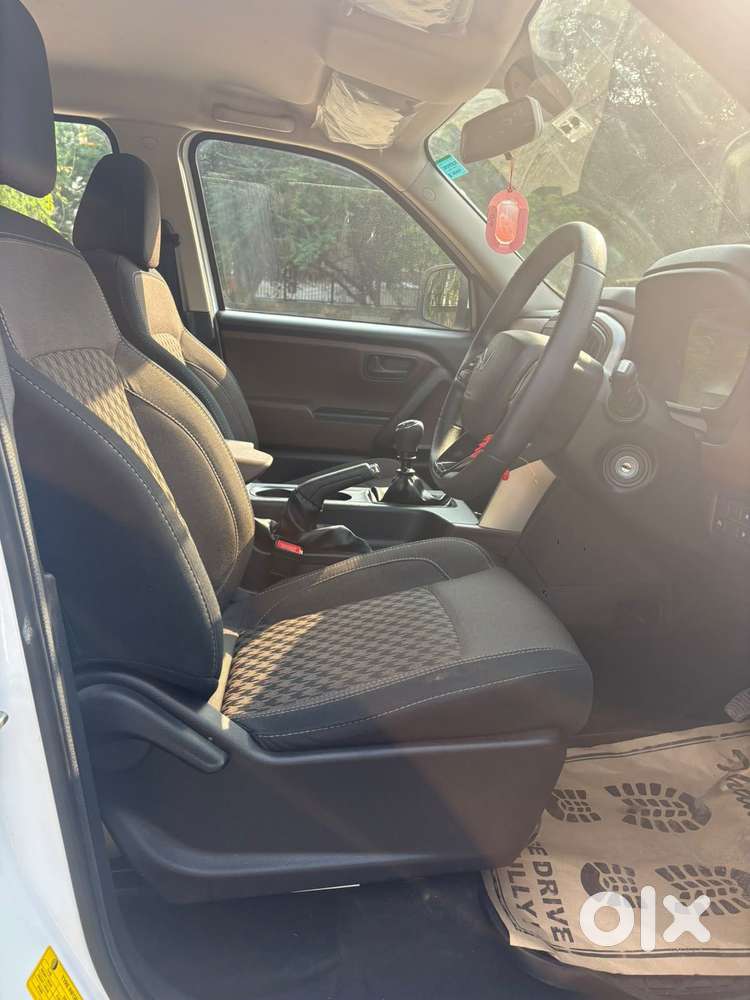 Mahindra Scorpio N Z2 Petrol Mt 7 Str, 2024, Petrol