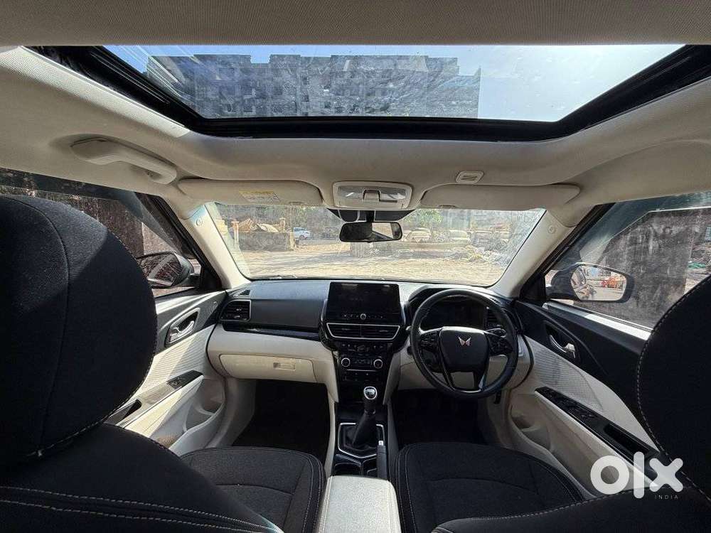 Mahindra Xuv 3xo Ax5 Pm Mt, 2024, Petrol