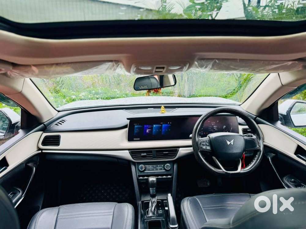 Mahindra Xuv700 2.2 Ax 5 Diesel At 7 Str, 2023, Diesel
