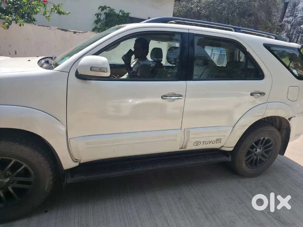 Toyota Fortuner 2015 Diesel 193000 Km Driven