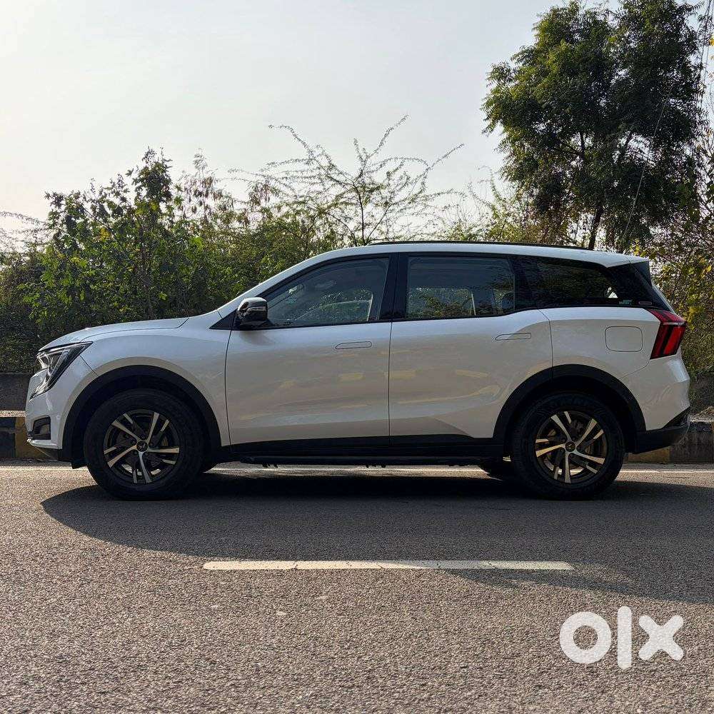 Mahindra Xuv700 2.0 Ax 5 Petrol At Str, 2023, Petrol