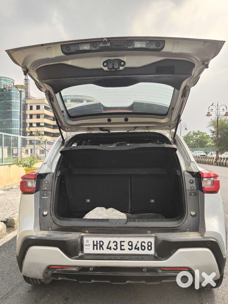 Nissan Magnite 1.0 Xv Premium, 2021, Petrol