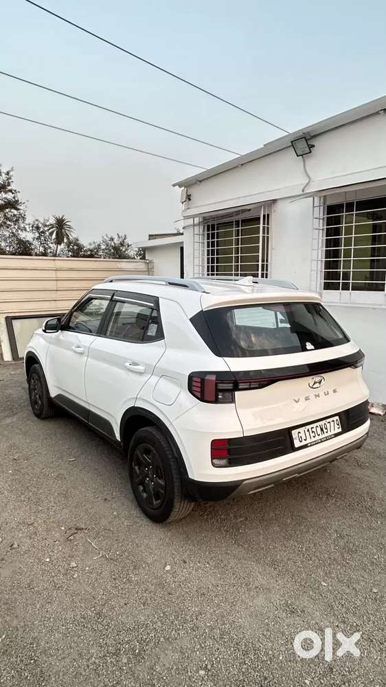 Hyundai Venue 1.2 S (o), 2023, Petrol