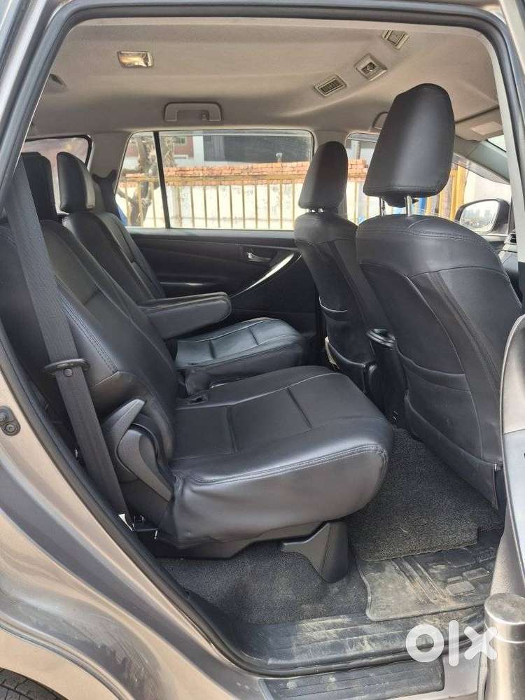 Toyota Innova Crysta [ ] 2.4 Gx At 7 Str, 2017, Petrol