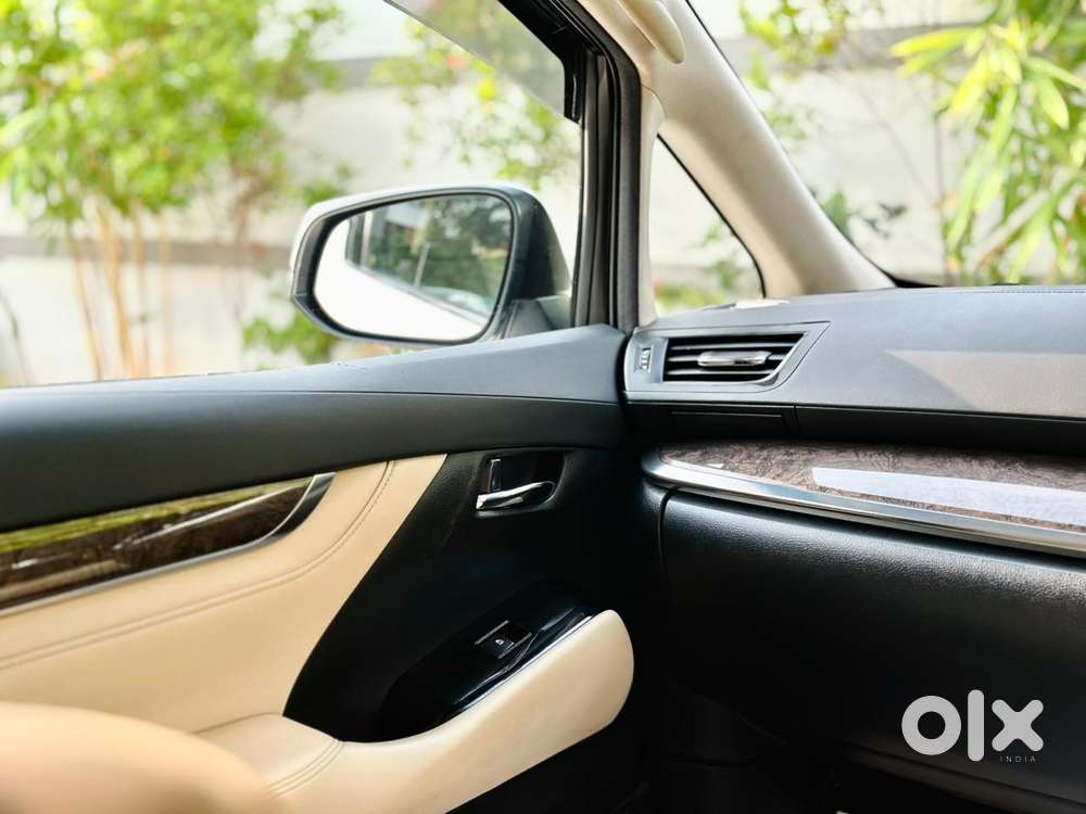 Toyota Vellfire 2.5 Executive Lounge, 2021, Petrol