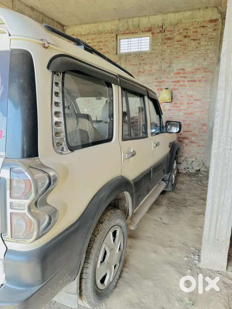 Mahindra Scorpio S4 Plus 2015