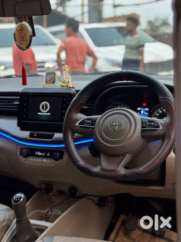 Toyota Rumion V Petrol Manual Dual Tone, 2024, Petrol