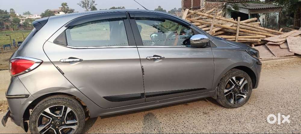 Center Locking Alloy Wheel Touch Screen Music System