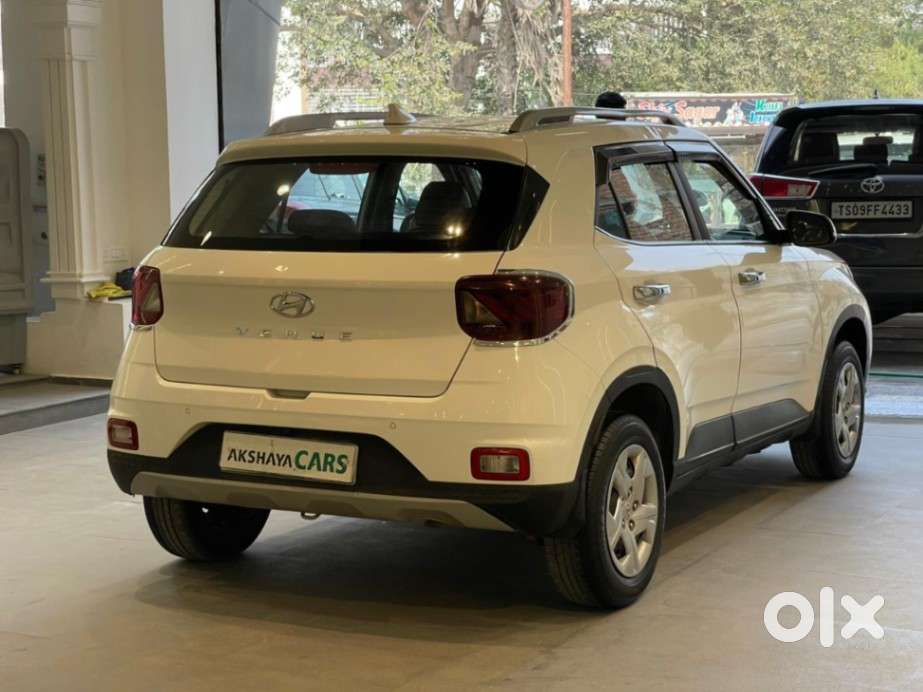 Hyundai Venue 1.2 S Plus, 2022, Petrol