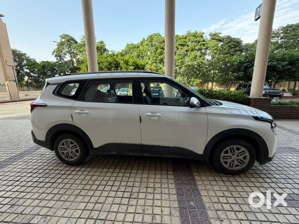2023 Kia Carens Prestige 1.5 Petrol Manual 7-seater  1st Owner