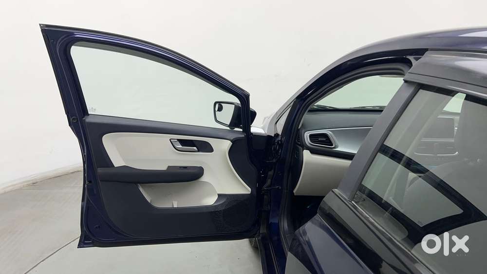 Tata Altroz Xz Plus (s), 2023, Petrol