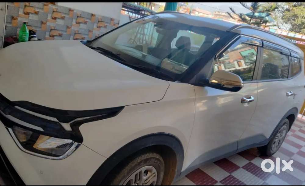 Kia Carens 2023 Petrol Well Maintained