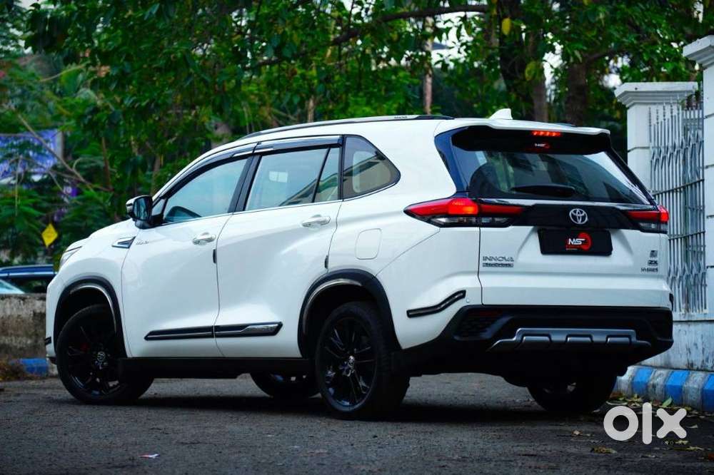 Toyota Innova Hycross 2.0 Zx Hybrid 7 Str, 2023, Petrol