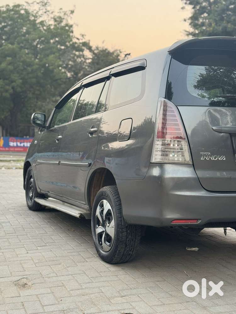 Toyota Innova 2.5 G (diesel) 8 Seater, 2012, Diesel