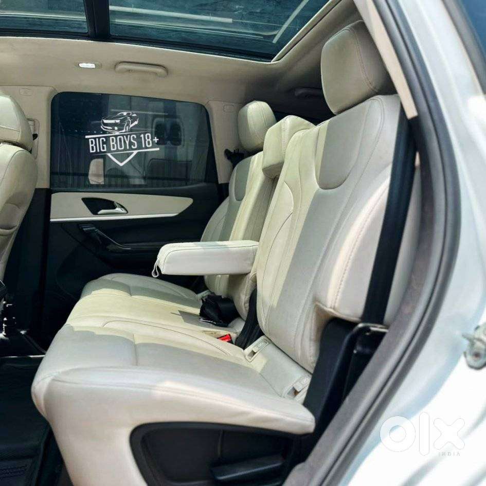 Mahindra Xuv700 Ax7l 6 Str At, 2023, Petrol