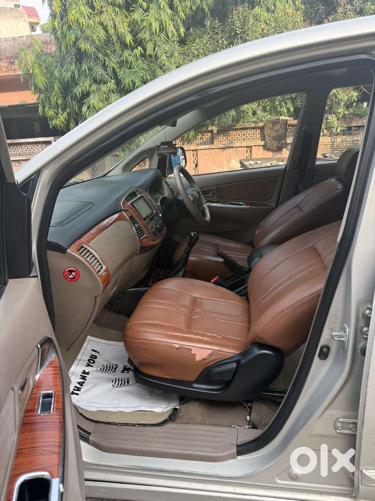 Toyota Innova 2.5 G (diesel) 8 Seater Bs Iv, 2015, Diesel