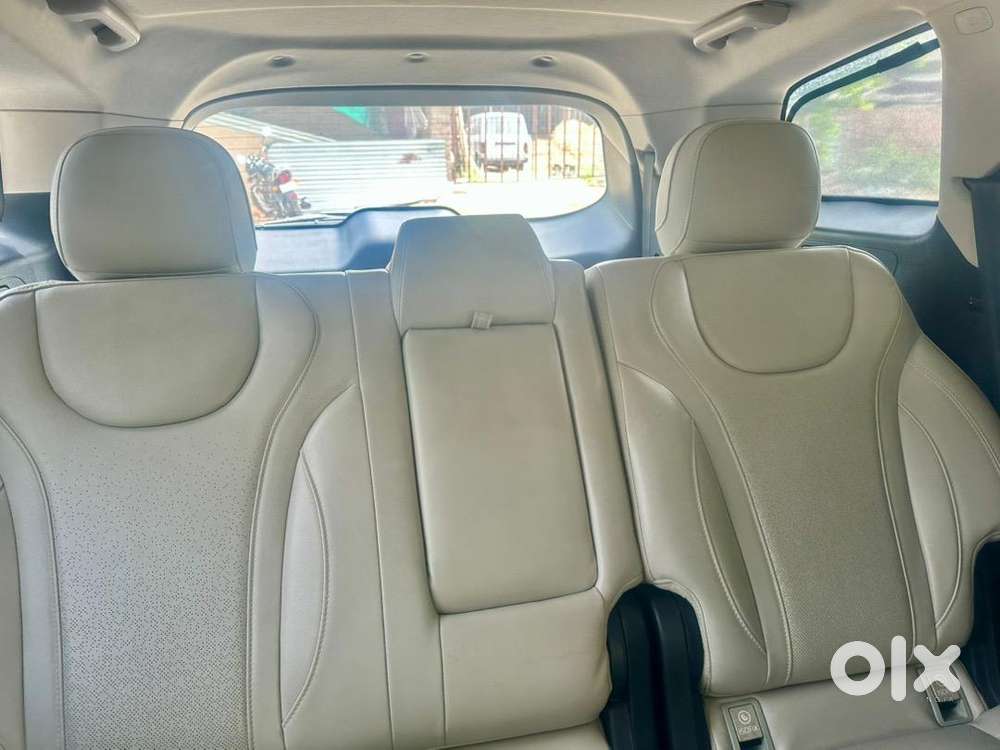 Mahindra Xuv700 2024 (oct) Diesel Ax7 Automatic 100% - Well Maintained