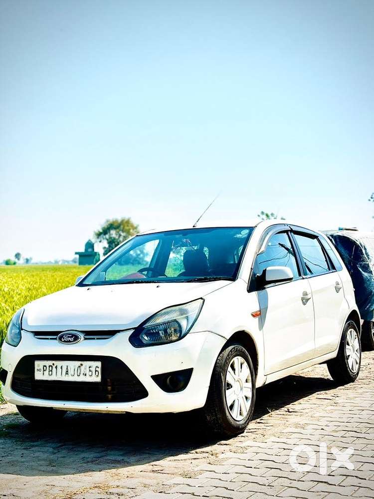 Ford Car Manual 2010