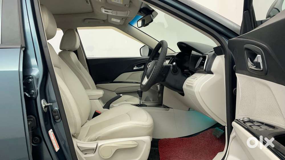 Mahindra Xuv300 W8 (o) 1.5 Diesel Amt, 2022, Diesel