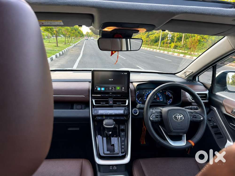 Toyota Innova Hycross Petrol 15000 Km Driven