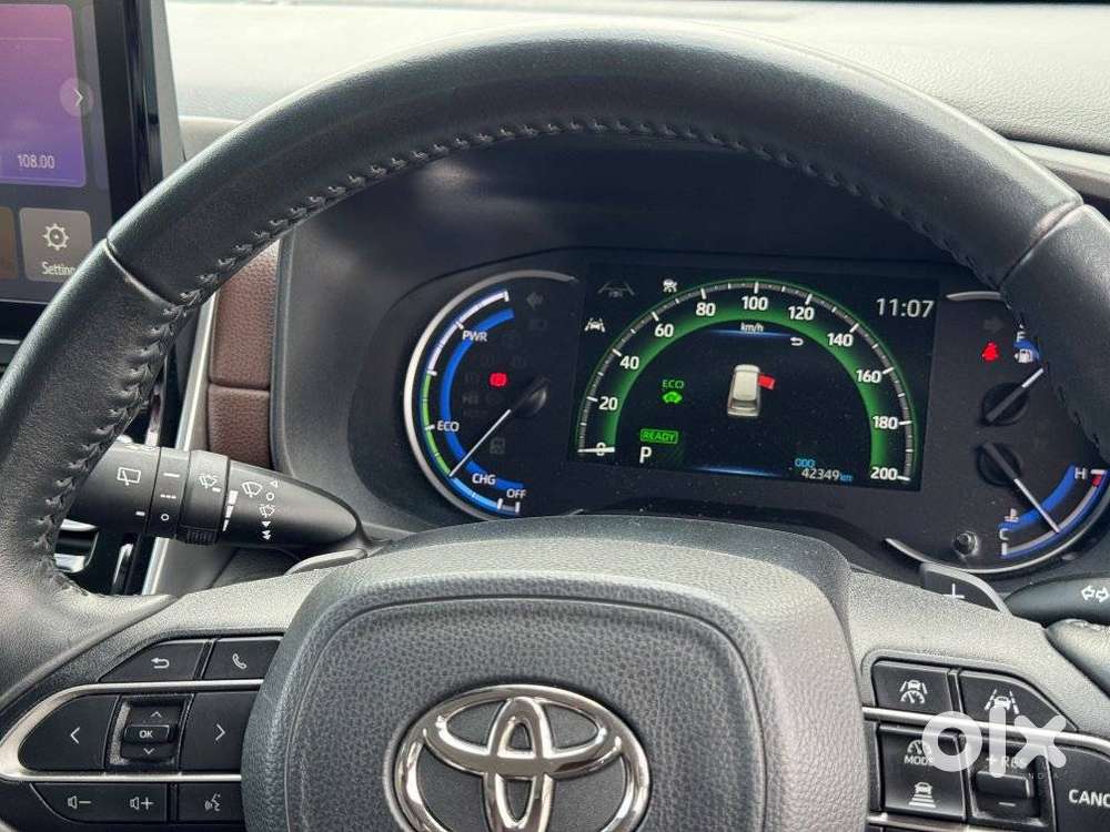 Toyota Innova Hycross 2.0 Zx (o) Hybrid 7 Str, 2025, Petrol