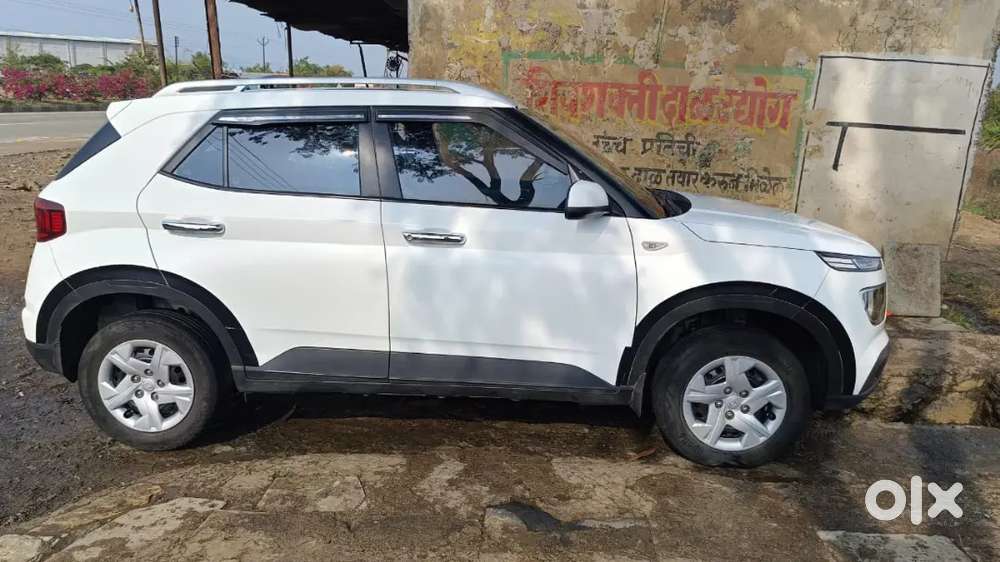 Hyundai Venue 2020 Petrol Well Maintained