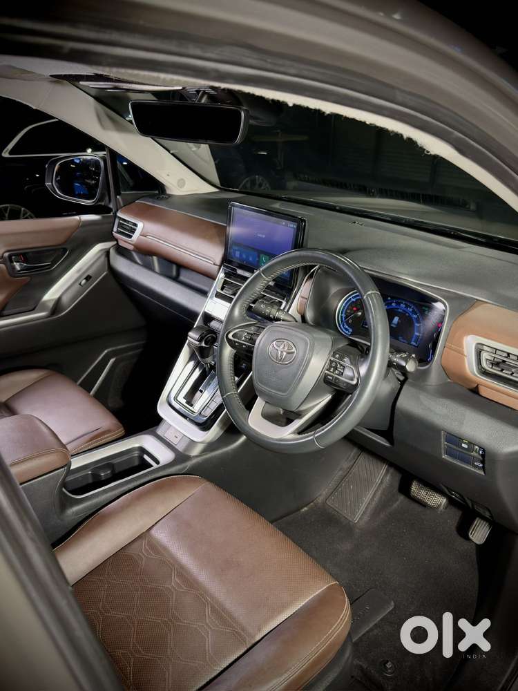 Toyota Innova Hycross 2.0 Zx (o) Hybrid 7 Str, 2023, Petrol