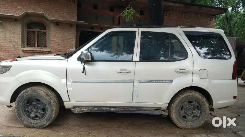 Tata Safari Storme 2012