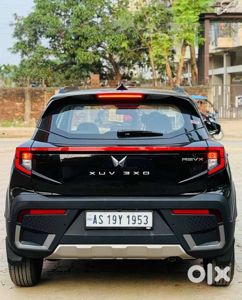 Mahindra Xuv 3xo Ax5 Pm Mt, 2026, Petrol