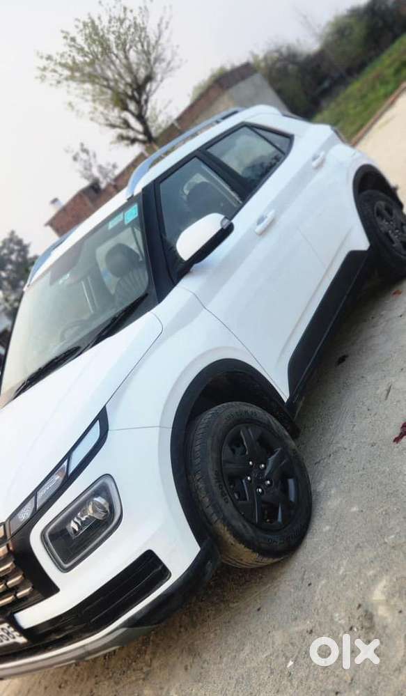 Hyundai Venue 2024 Petrol 37000 Km Driven