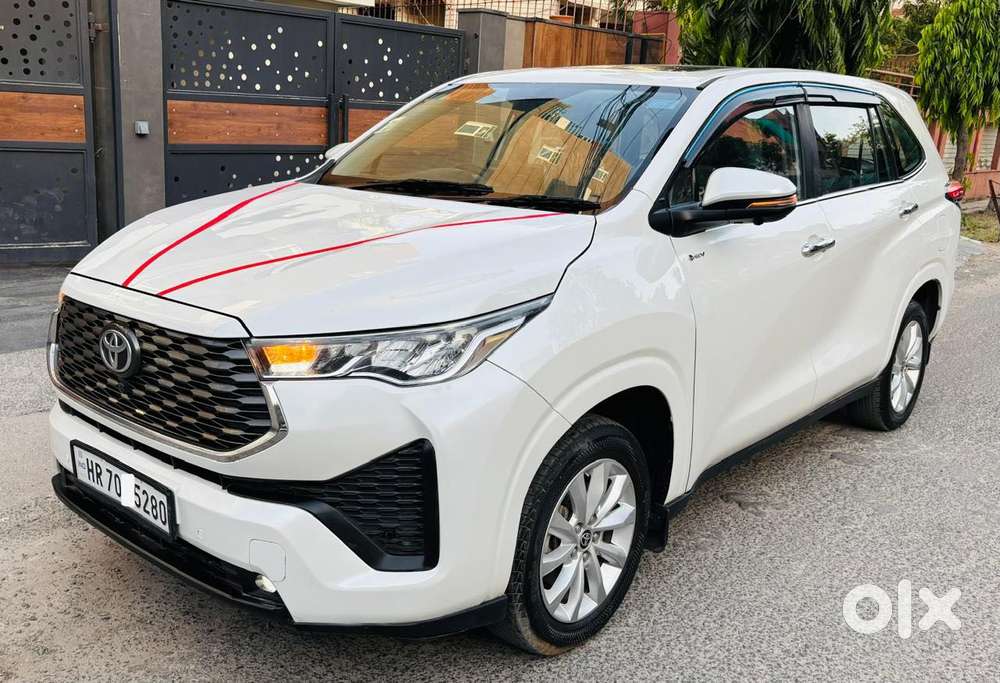 Toyota Innova Hycross 2.0 Vx (o) Hybrid 7 Str, 2025, Petrol