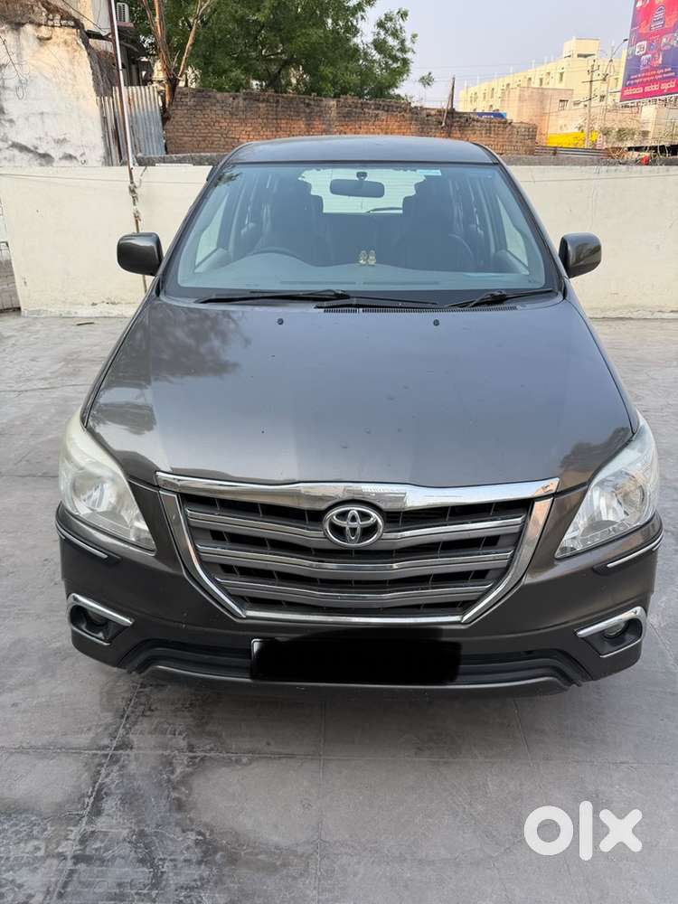 Toyota Innova 2012