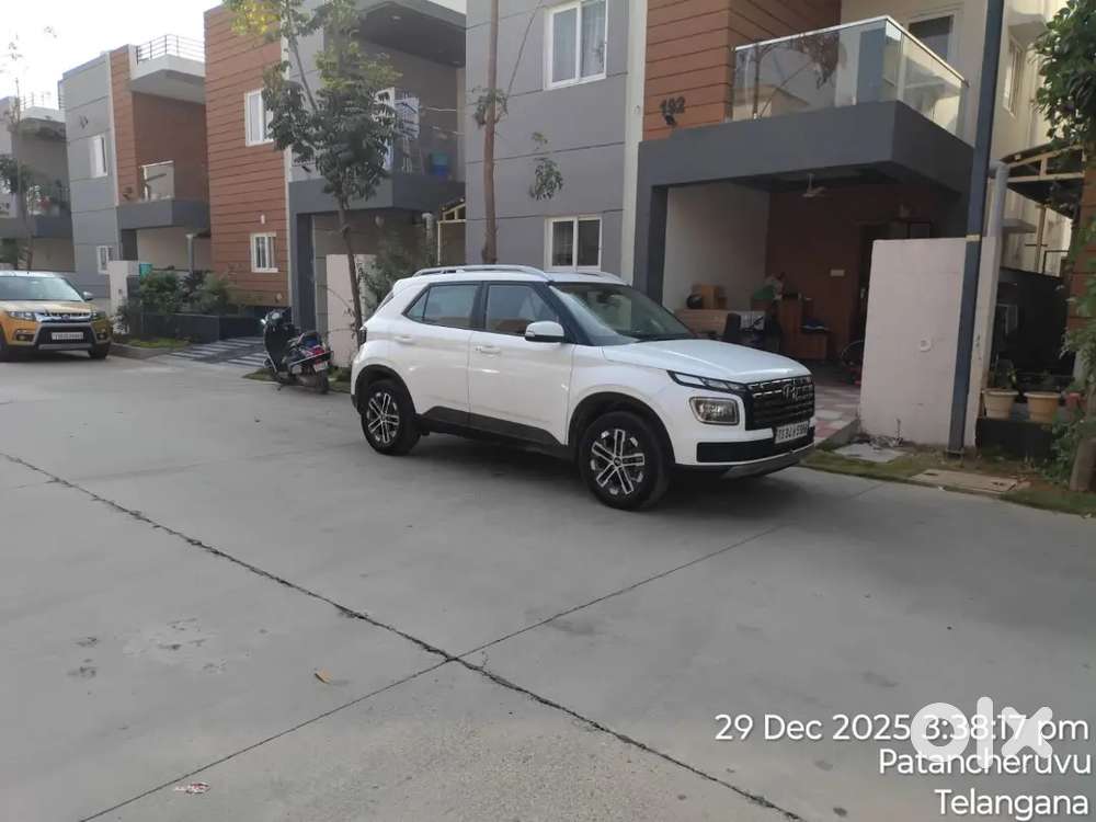 Venu Sx Diesel 1.5 Showroom Track Vehicle